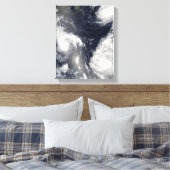 3台の違う台風 キャンバスプリント (インサイチュ (寝室))