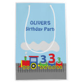 3回目のバースデートレインの名前のカスタマイズ ミディアムペーパーバッグ (正面)