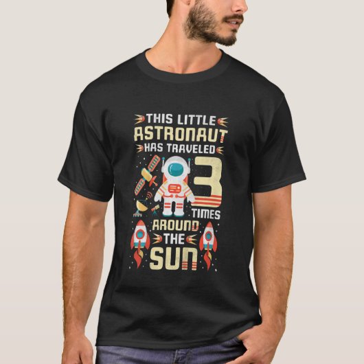 3回目の誕生日を迎える宇宙飛行士が、1日に3回旅行した Tシャツ (正面)