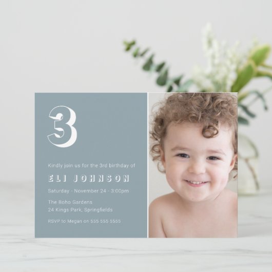 3回目の誕生日パーティーほこりっぽい青い写真 招待状 (スタンド正面)