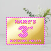 3回目の誕生日パーティー—はっきりした、おもしろい、ピンクストライプ色の数は3 箔招待状 (立ち正面)