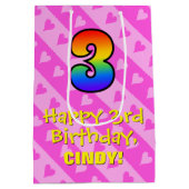 3回目の誕生日：おもしろいピンクストライプハート&レインボー3 ミディアムペーパーバッグ (裏面)
