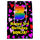 3回目の誕生日：愛するハートパターン、虹# 3 ミディアムペーパーバッグ (裏面)