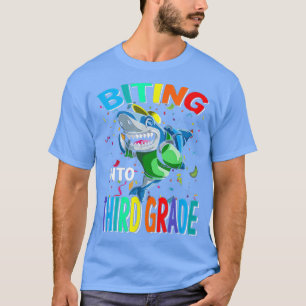 3年生のサメにかまれる Tシャツ