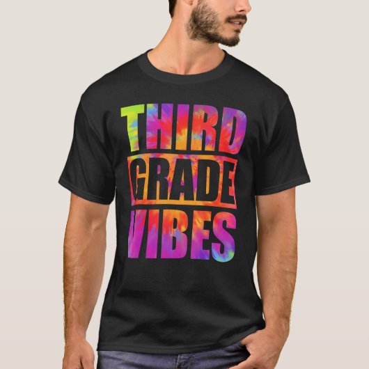 3年生のタイダイ染色教師と生徒たち新学期へ Tシャツ (正面)