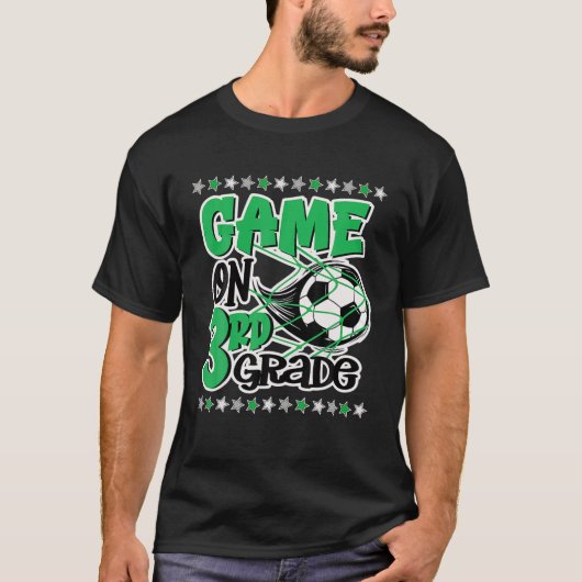3年生サッカー3年生バックの少年キッズゲーム Tシャツ (正面)