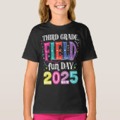 3年生フィールドの日おもしろい日2025年学校フィールドDa Tシャツ (正面)