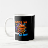 3年生1日目のバスケットボールゲーム コーヒーマグカップ (左)