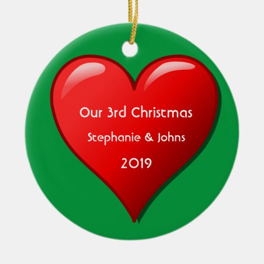 3度目のクリスマスと2019年のかわいい赤いハート セラミックオーナメント (正面)