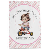 3日三輪車に乗った女の子の誕生日パーティーありがとう ミディアムペーパーバッグ (正面)