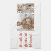 3枚のモダン写真をコラージュ | Happy Thanksgiving キッチンタオル (縦)