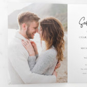 3枚の写真が入るスクリプト結婚式のSave the Date 三つ折り案内状 (内部最初)
