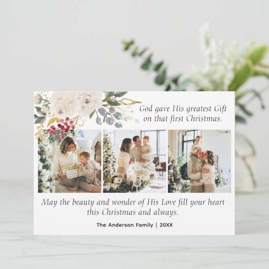 3枚の写真が飾られたクリスマスの聖書の一節と花のデザイン シーズンカード (スタンド正面)