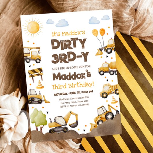 3歳の男の子の誕生日をお祝いするダーティな建設トラック 招待状