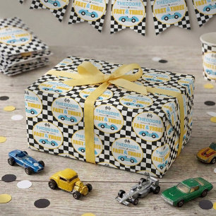 3歳の誕生日パーティーに!スピード狂のレーシングカー ラッピングペーパー