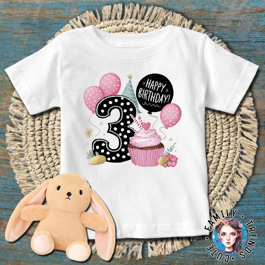 3歳の誕生日ピンクのカップケーキ ベビーTシャツ