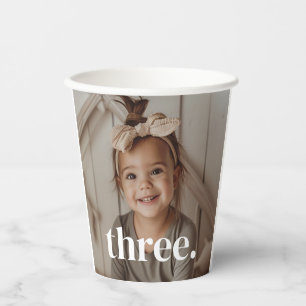 3歳の誕生日フォト - three 紙コップ