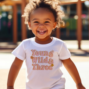 3歳の誕生日ヤング、ワイルド、三レトロ トドラーTシャツ