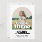 3歳の誕生日招待状ルック誰が3歳 招待状 (正面)
