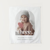 3歳の誕生日 3つのアーチの写真 ウェルカムサイン タペストリー (正面)