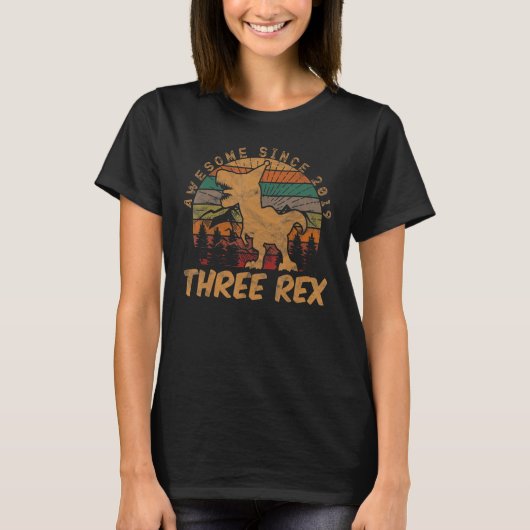 3歳レックス3歳の誕生日3番目の恐竜 Tシャツ (正面)