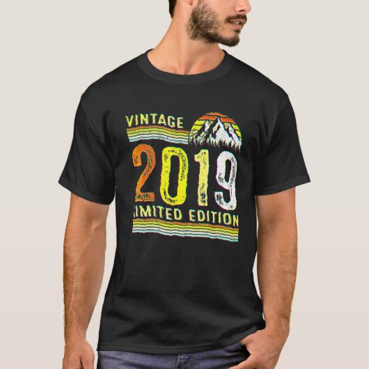 3歳ヴィンテージ2019 3歳 Tシャツ (正面)