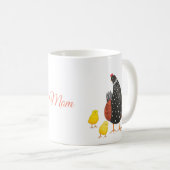 3羽のひなの母の日の贈り物を持つマザー·ヘン コーヒーマグカップ (正面右)