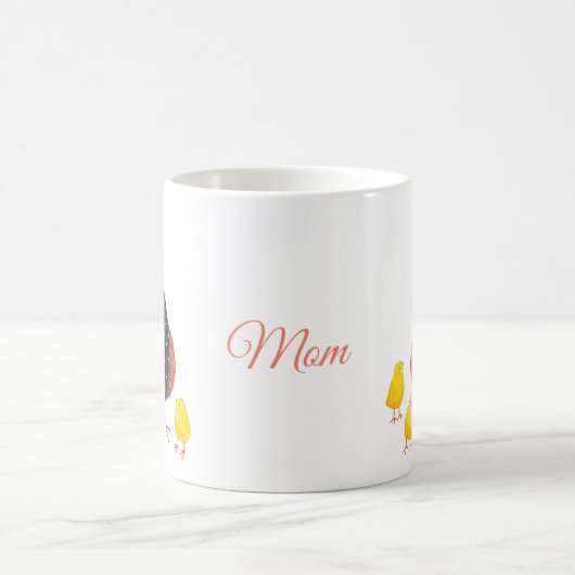 3羽のひなの母の日の贈り物を持つマザー·ヘン コーヒーマグカップ (中央)