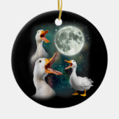 3羽のカモが月面におもしろい吠え風変わりる呪われたカモ セラミックオーナメント (正面)