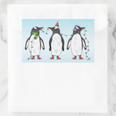 3羽のクリスマスペンギンのイラスト 長方形シール (バッグ)
