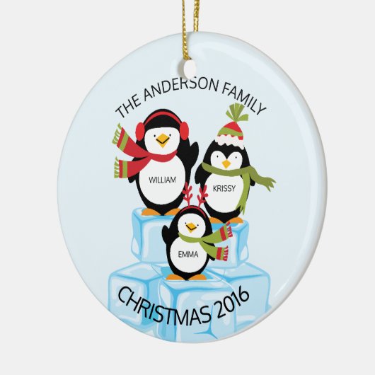 3羽のペンギンのクリスマスのかわいくパーソナライズな系列 セラミックオーナメント (左)