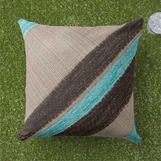 3色アクアとブラウンのストライプスローピロー アウトドアクッション (芝生)
