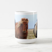 3頭のアイスランドの馬のマグ コーヒーマグカップ (中央)