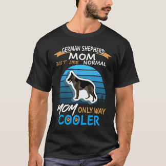 3頭のドイツ牧羊犬のママ 普通のママとそっくり ただ違うのは Tシャツ