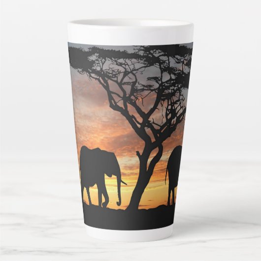 3頭の象が日没に背を高くする カフェラテマグ (正面)