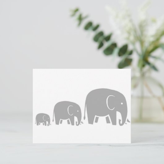 3頭の象の家族 - 白地に灰色のポストカード ポストカード (スタンド正面)