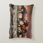 3頭の馬が海 アクセントクッション (裏面(縦))