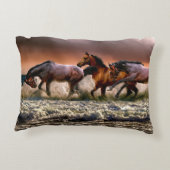 3頭の馬が海 アクセントクッション (裏面)