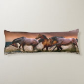 3頭の馬が海 ボディピロー (裏面)