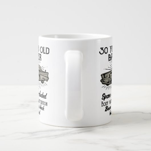 30おもしろい歳の誕生日レトロカーバンガーの名前の追加日 ジャンボコーヒーマグカップ (裏面)