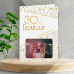 30と素晴らしい金ゴールドグリッター写真30th Birthday カード<br><div class="desc">30と素晴らしい金ゴールドグリッター写真30th誕生日カード。トレンディーモダンタイポグラフィと金ゴールドグリッタースポット付きバースデフェイクィーカード。そのデザインはカスタム写真と名前を持っている。内部の文字を変更または消去できる。彼女パーソナライズされたのために30歳の誕生日カードを作る。</div>