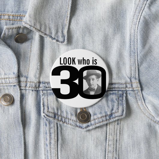 30の写真の白黒ボタンまたはバッジはだれであるか見て下さい 缶バッジ (インサイチュ)