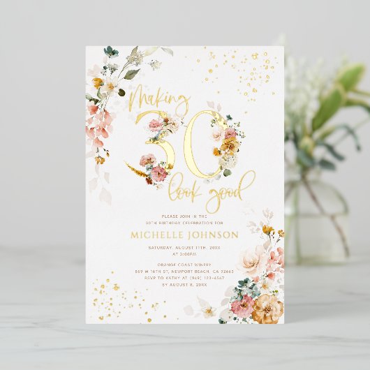 30の見栄えを良くするピンクのフローラ金ゴールド 箔招待状 (立ち正面)