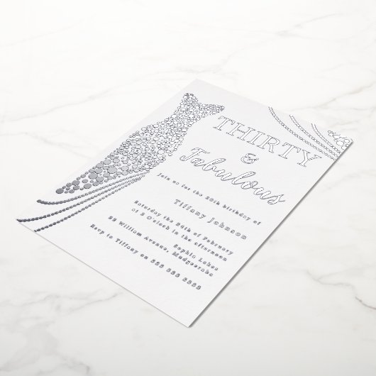 30ドルと素晴らしい！シルバードレス30歳の誕生日 箔招待状 (回転した状態)