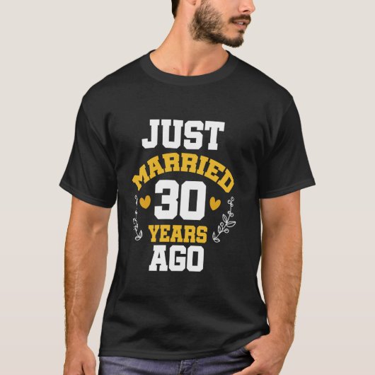 30周年結婚たった今結婚しました30年前 Tシャツ (正面)