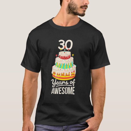 30年間の30素晴らし回おもしろい目の誕生日ケーキ Tシャツ (正面)