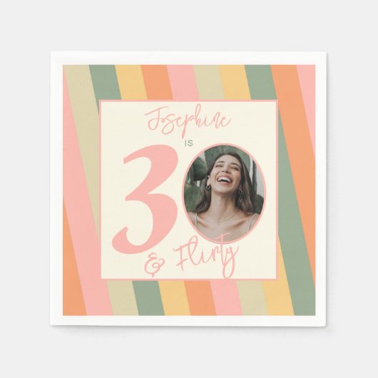 30歳とボホ気のあるそぶりをしたピンクフォト誕生日パーティー スタンダードカクテルナプキン (正面)