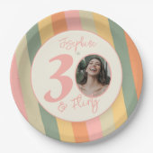 30歳とボホ気のあるそぶりをしたピンクフォト誕生日パーティー ペーパープレート (正面)
