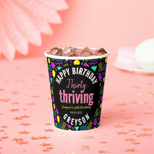 30歳と繁栄するブラックとレトロ30歳の誕生日 紙コップ (インサイチュ)
