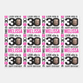 30歳の女の子の写真白黒ホットピンクウォー ラッピングペーパーシート (正面2)